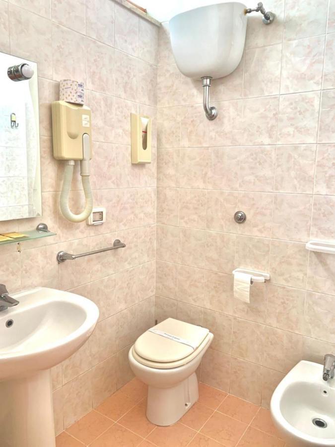 Hotel Oasi San Francesco Roma Esterno foto