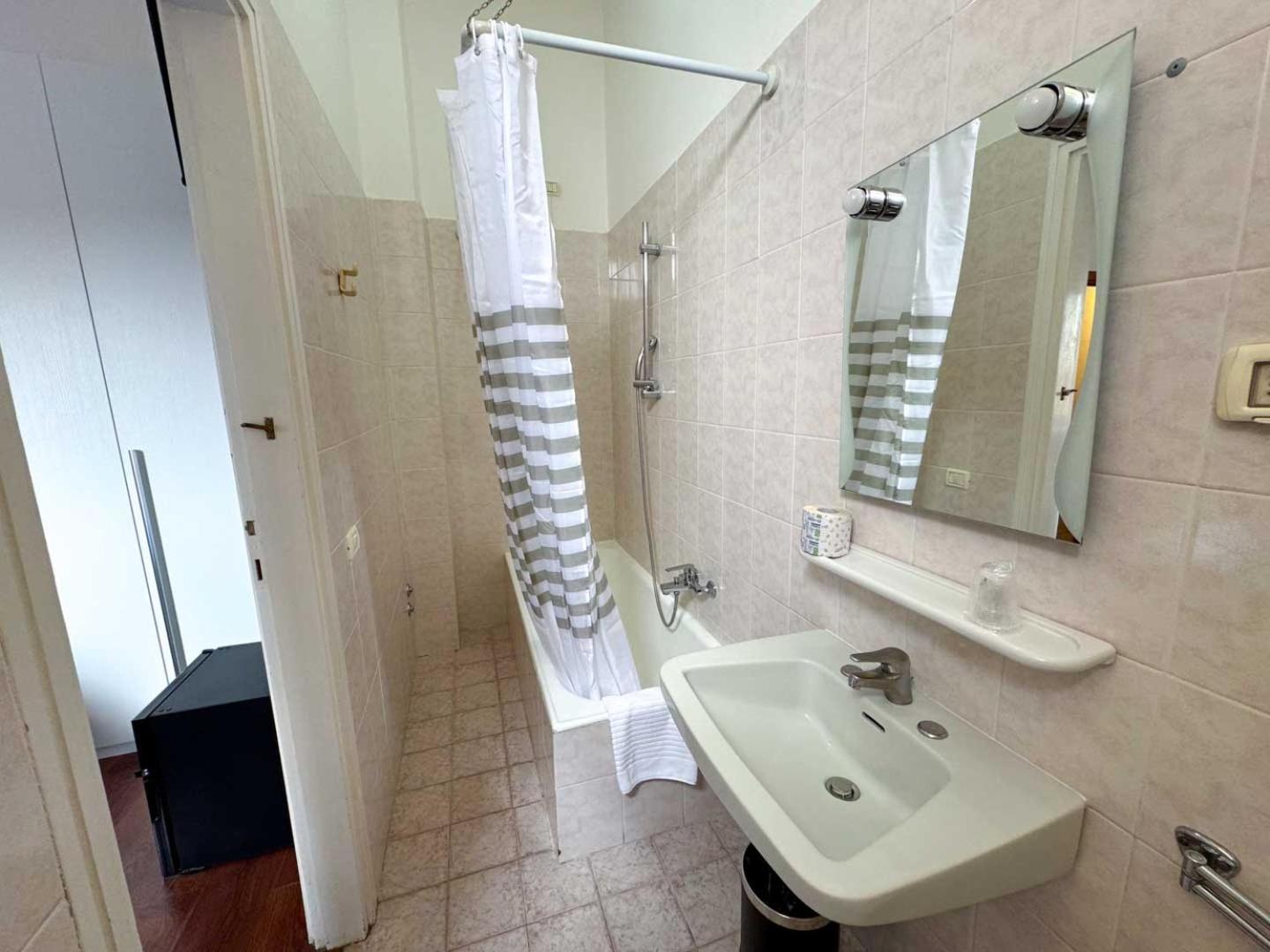 Hotel Oasi San Francesco Roma Esterno foto