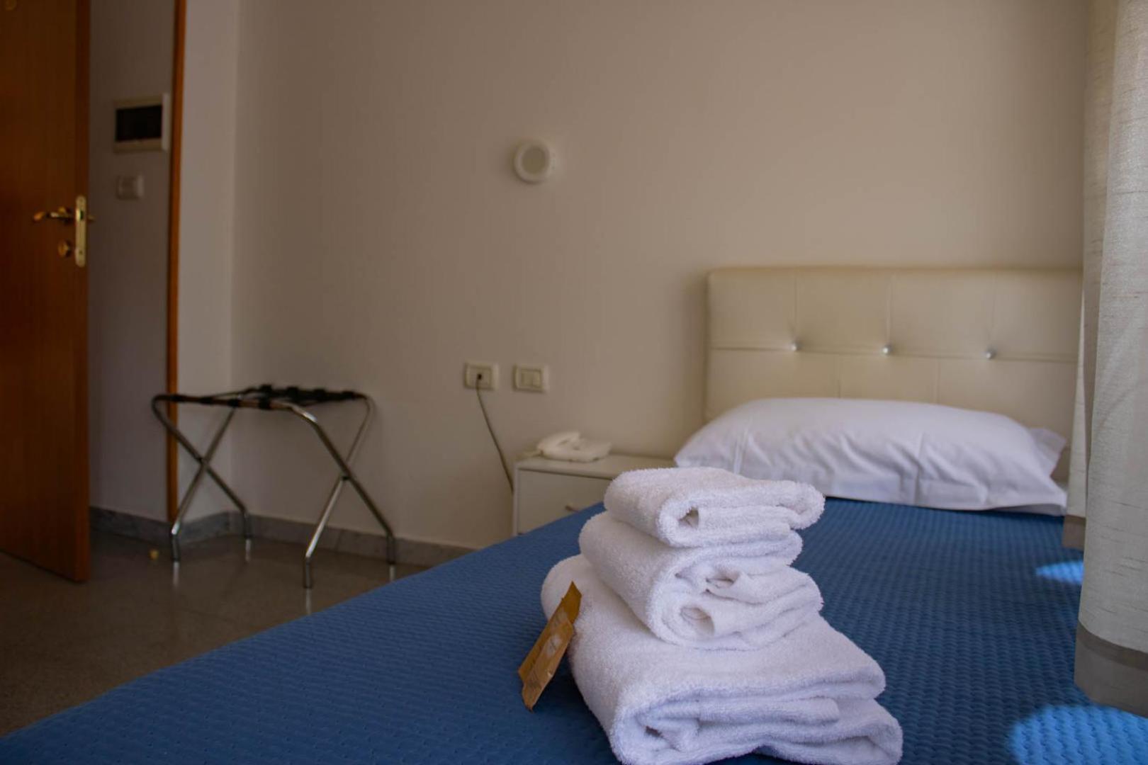 Hotel Oasi San Francesco Roma Esterno foto