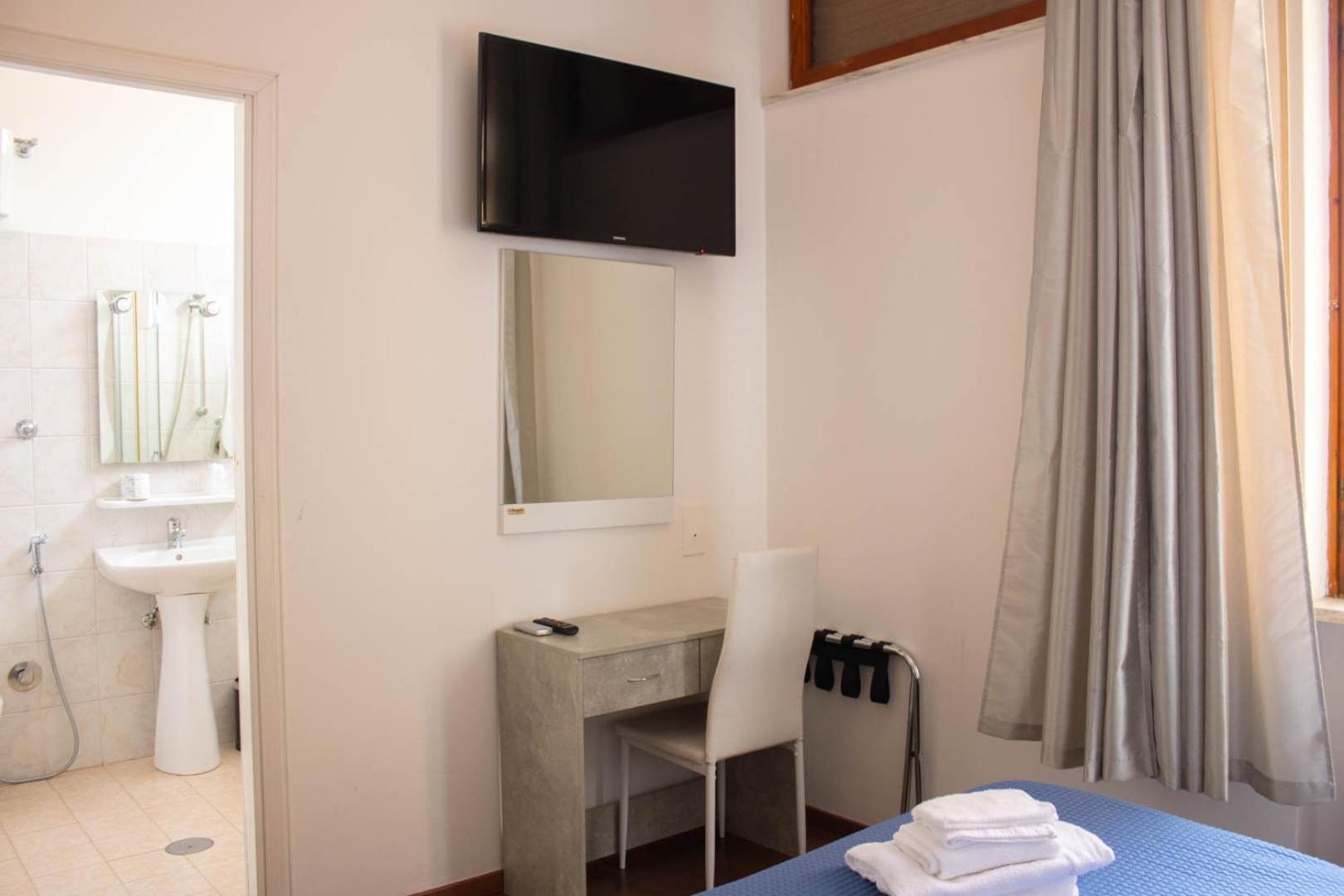 Hotel Oasi San Francesco Roma Esterno foto