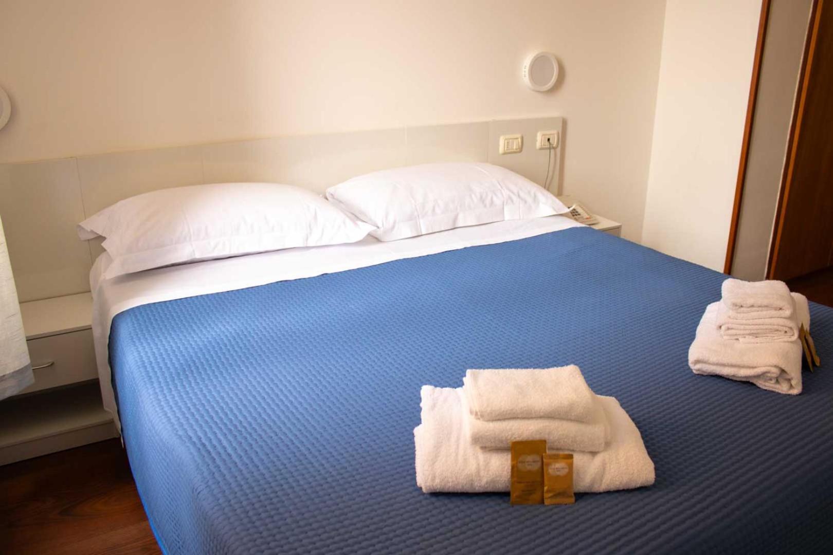 Hotel Oasi San Francesco Roma Esterno foto