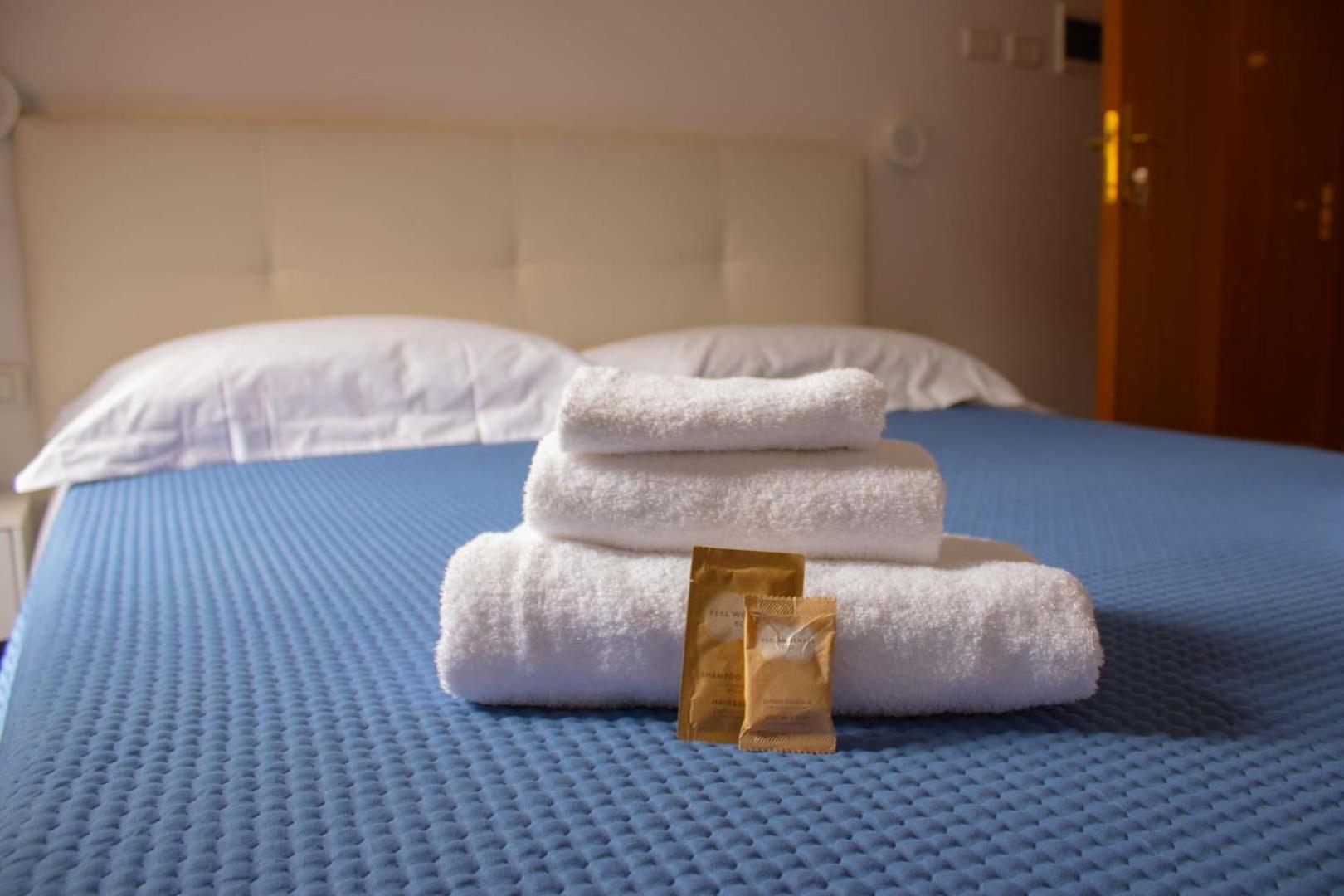 Hotel Oasi San Francesco Roma Esterno foto
